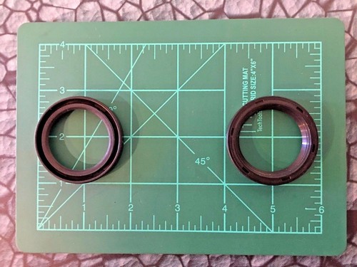 pack of 5 new Harley Clutch Hub Seals 57-67 XL XLCH Sportster 37440-57 nos - Picture 2 of 2