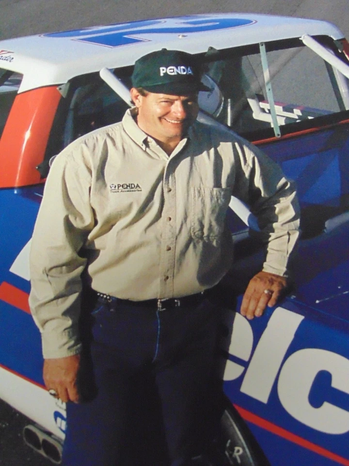 Cartel publicitario Penda camión NASCAR 1996 firmado por Ken Schrader certificado de autenticidad B Foto 3 de 4