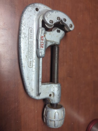 Vintage Ridgid No. 132 Pipe Tubing Cutter 1/4"- 2-5/8" OD Capacity USA Excellent - Picture 5 of 11
