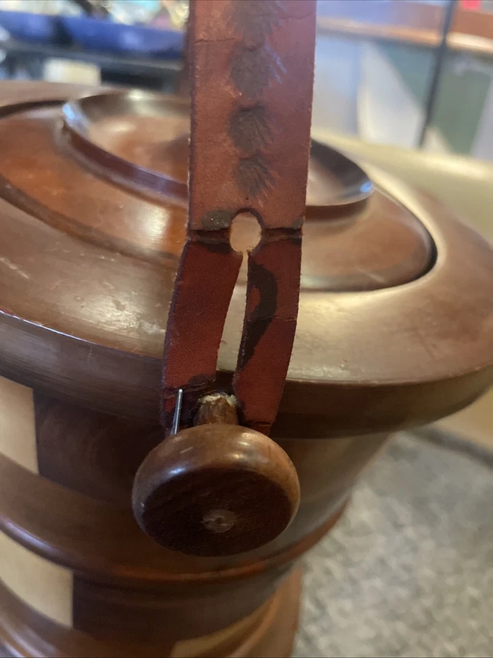 Cubo de hielo de madera con incrustación de marquetería Roatán de colección forro de plástico correa de cuero Foto 4 de 4