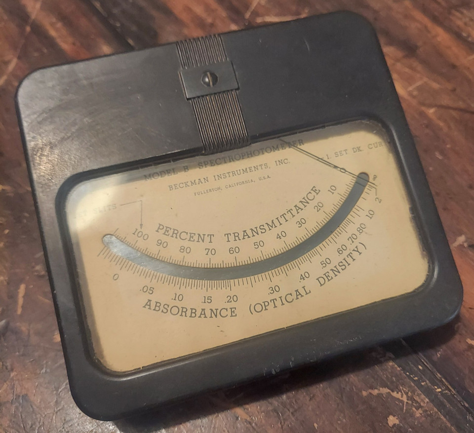 A hulking mid-century Beckman spectrophotometer gauge pulled straight from a Cold War-era lab — industrial chic meets mad-scientist decor.