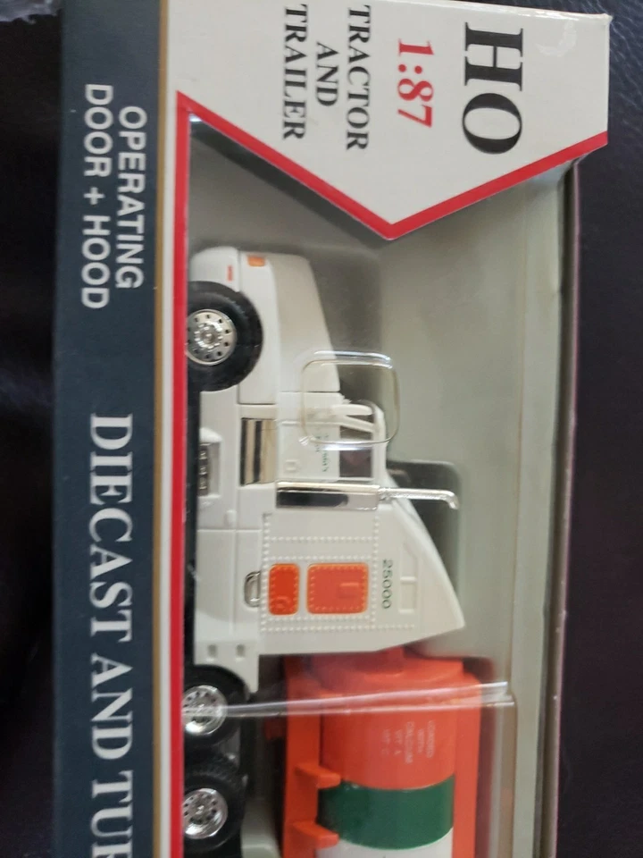 HO SCALE ORANGE JUICE DIECAST TRACTOR AND TRAILER - Image 3 of 4