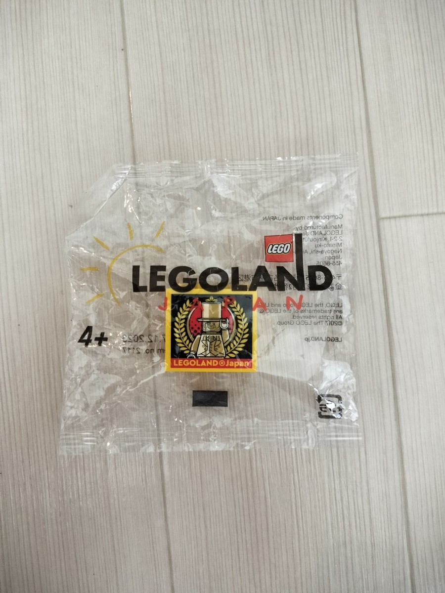 LEGO Legoland Japan VIP Tour Limited Factory Block Mr.GOLD & Strap 