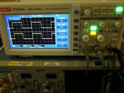 UNI-T UTD2052CL 50 MHz 500 MS/s 2 Ch. Digital Storage Oscilloscope w/new probes