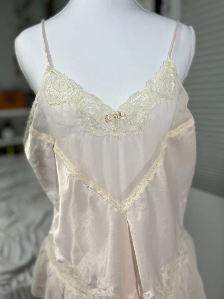 Lencería vintage rosa satinado encaje volantes peluche mediano M detalle de lazo EE. UU. Foto 4 de 4