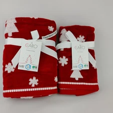 Set of 4 Caro Holiday Christmas Tree Snowflakes Bathroom Hand & Fingertip Towels