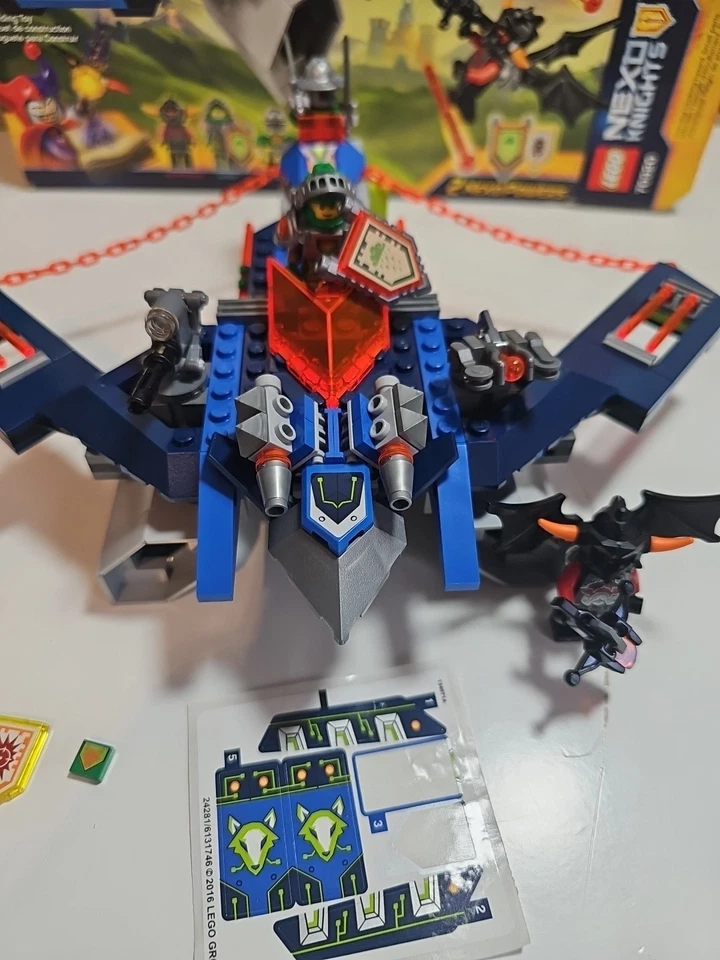 LEGO NEXO KNIGHTS - AARON FOX’S AERO-STRIKER V2 (70320) USED 100% COMPLETE - Image 2 of 4