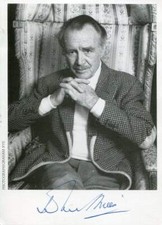 Sir John Mills (+) ACTOR autograph, signed photo