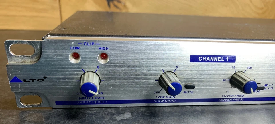 ALTO X-23 2-Way Stereo 3-Way Mono Active Crossover - POWERS ON - UNTESTED - Image 2 of 4