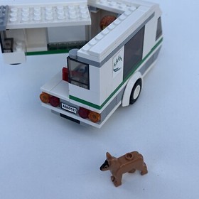 Lego 60117 City Caravan Camper with dog and mini figure caravan only