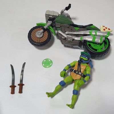 Teenage Mutant Ninja Turtles Mutant Mayhem Ninja Kick Cycle mit Leonardo Figur