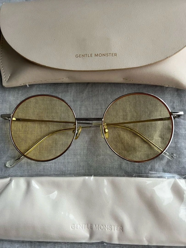 Gafas de sol Gentle Monster Midnight Sun amarillas usadas con estuche y limpiador Foto 2 de 4