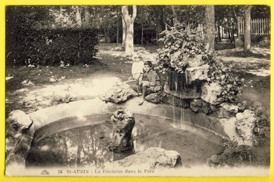AK Frankreich 14 - SAINT AUBIN sur MER (Calvados) Der Brunnen im belebten Park