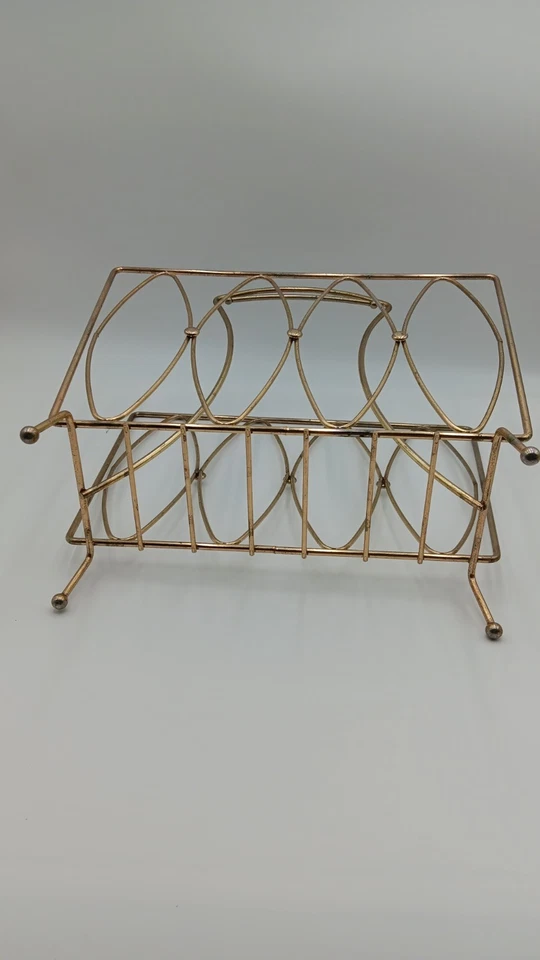 Revista moderna de mediados de siglo meta revista tono dorado, libros, estante de discos Foto 4 de 4