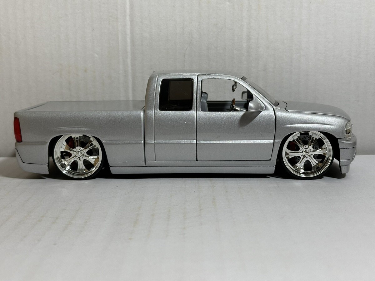 JADA DUB 2002 CHEVY SILVERADO SILVER 1:24 PICKUP TRUCK