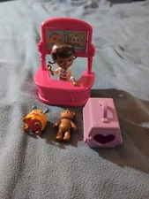 Disney Junior Doc McStuffins Toy Figures with Reception Desk Dr Figure Dog Carri