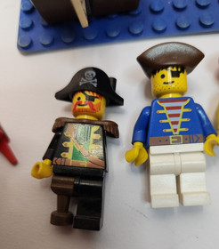 Lego - 6270 - Forbidden Island -Manual/Directions - Near Complete Good Condition