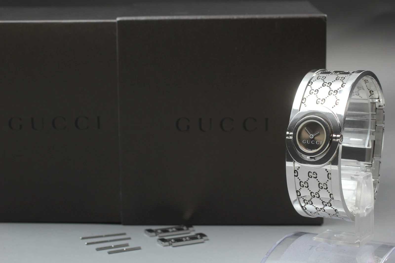 [Presque comme neuf] Montre pour femme Gucci Twirl 112 bracelet en argent quartz du JAPON