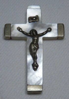 Petite croix pectorale - crucifix en nacre - Photo 1/2