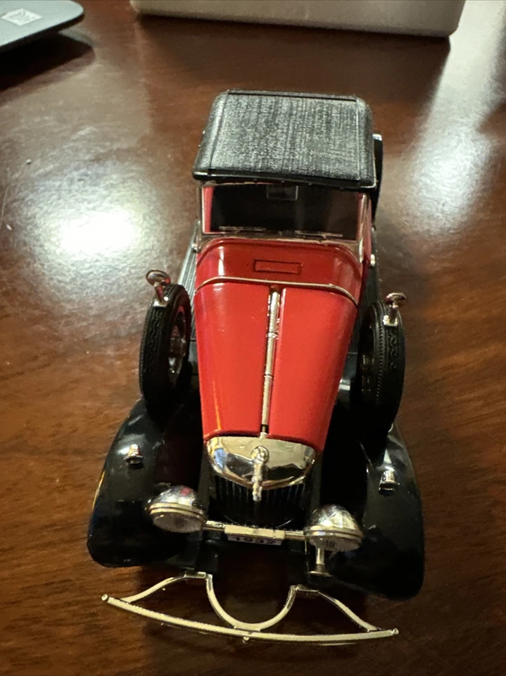 Lincoln Roadster 1932 color rosa/negro. ARKO 23210-32LNRD escala 1:3 2 Foto 2 de 4