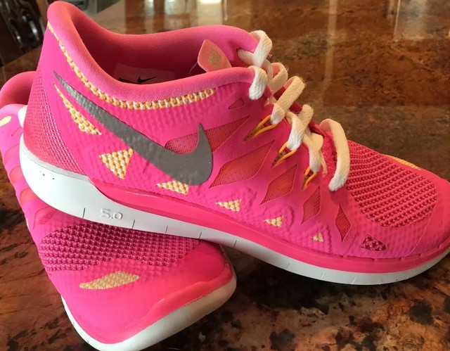 hot pink nike girl shoes