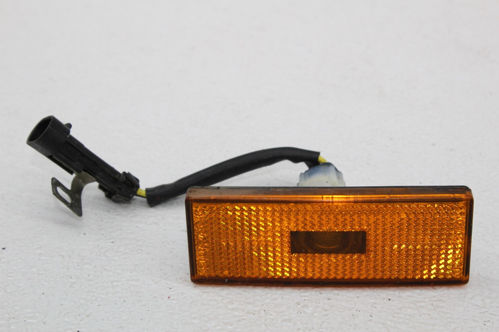 99-01 FERRARI 456 M FRONT SIGNAL MARKER LIGHT REFLECTOR