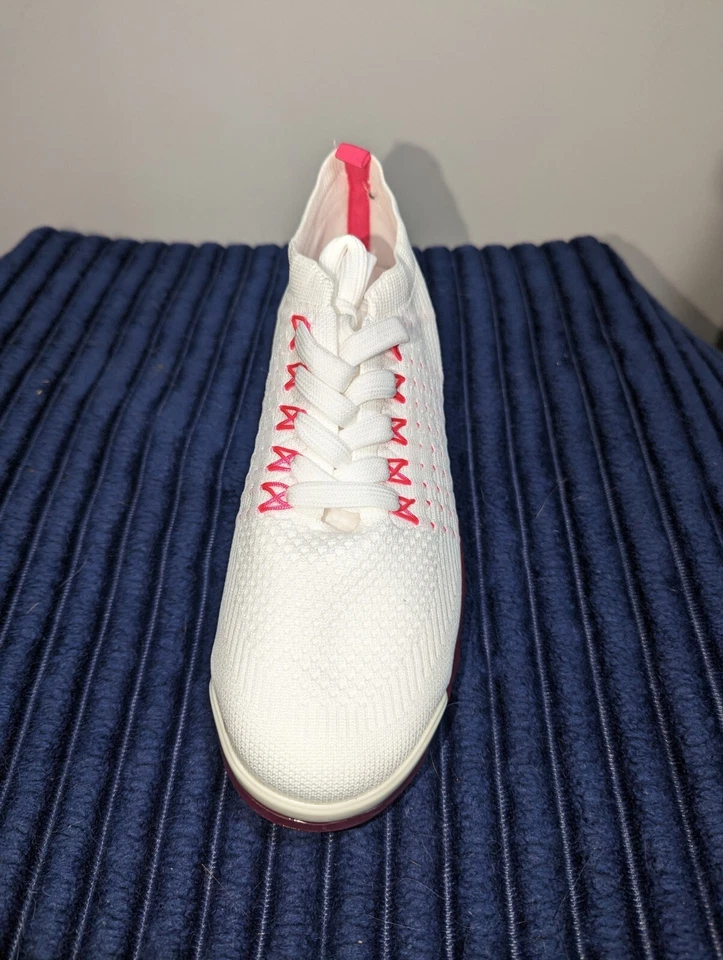 白色花卉系带时尚运动鞋(全新) — 第 4/4 张图片