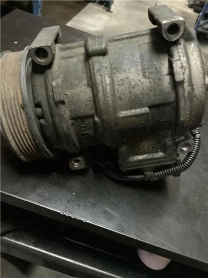A0002340211 compresseur clim MERCEDES-BENZ CABRIOLET A124 135343 - Photo 1/3