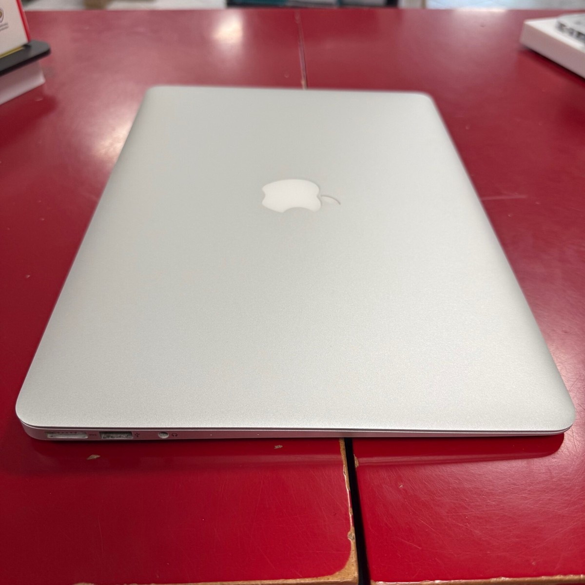 Apple MacBook Air (13-inch, Early 2014 | Intel Core i7 | 8 GB Ram
