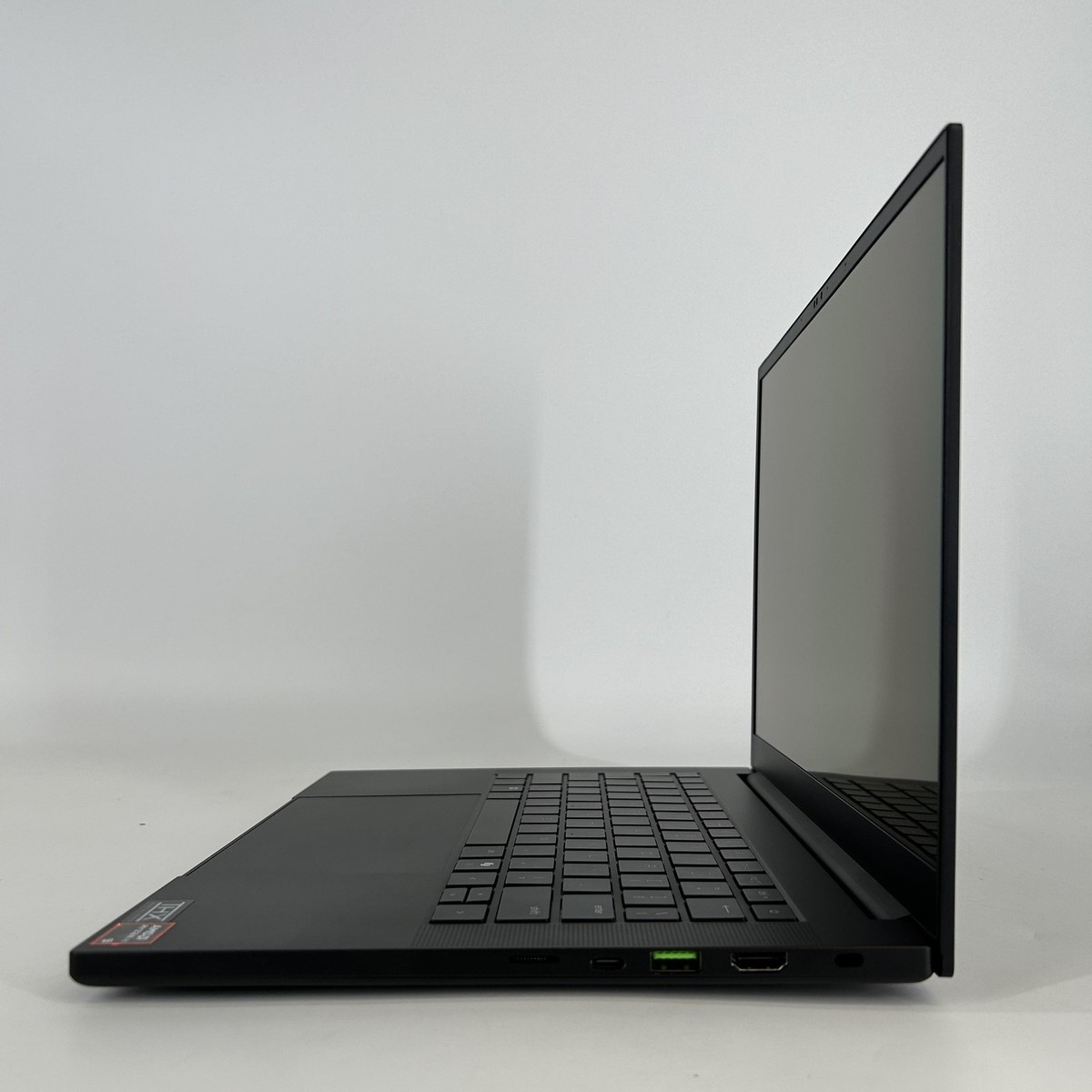 Razer Blade 14 Black 120Hz QHD+ 2025 2.0GHz Ryzen AI 9 365 16GB