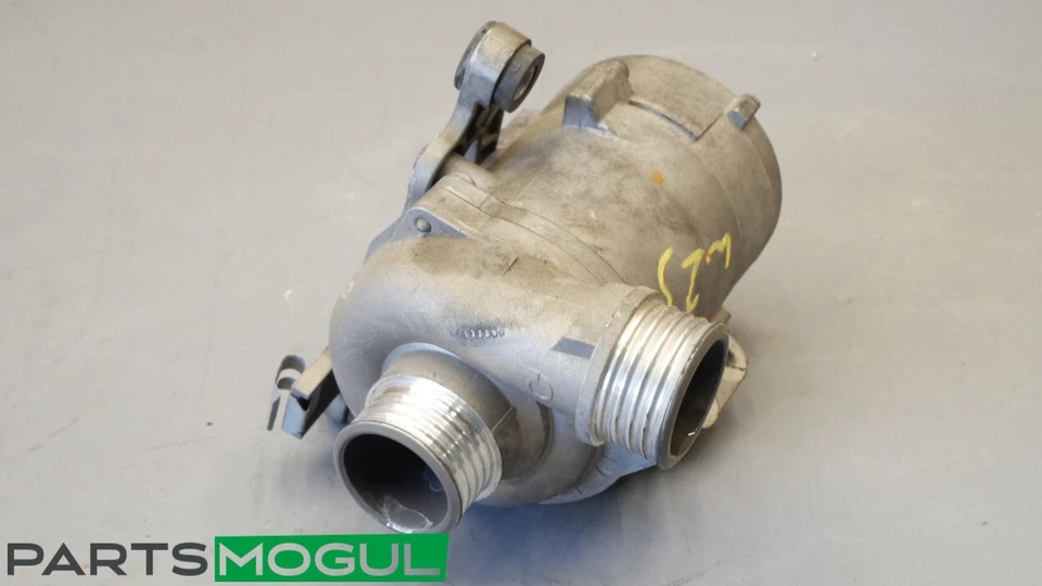 BMW 528I F25 2011-2012 3,0 L motor auxiliar bomba de refrigerante de agua y soporte OEM Foto 2 de 4