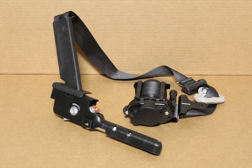 Conjunto de cinturón de seguridad delantero derecho Nissan Murano 2019-2024 OEM Foto 2 de 4