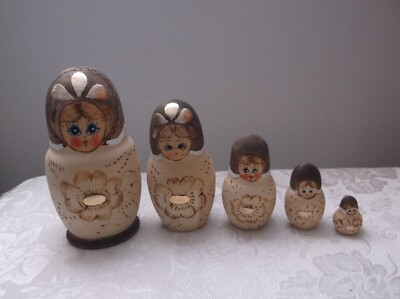 Vintage Wood Russian Nesting Dolls Traditional 5 Piece Set 6.25 