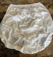 VINTAGE HANES HIGH WAISTED GRANNY PANTIES  SIZE 8. LOT OF 2