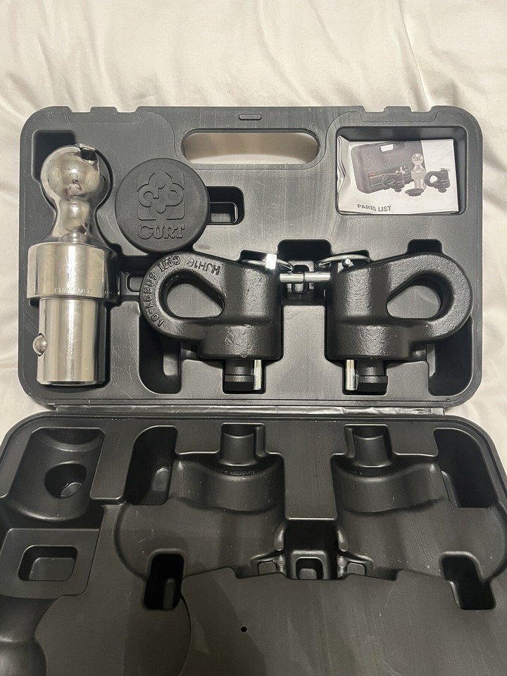 Curt Mfg OEM Puck System 25/16" Gooseneck Ball & Safety Chain Anchor