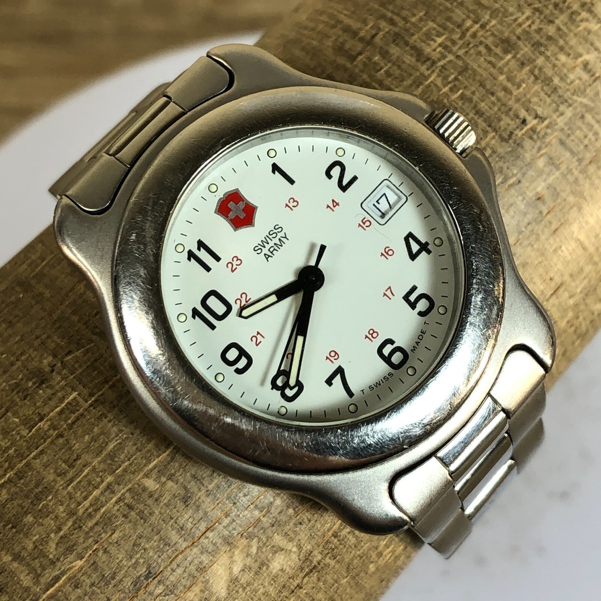 VTG Victorinox Swiss Army Men Officers Silver Tone Date 37mm