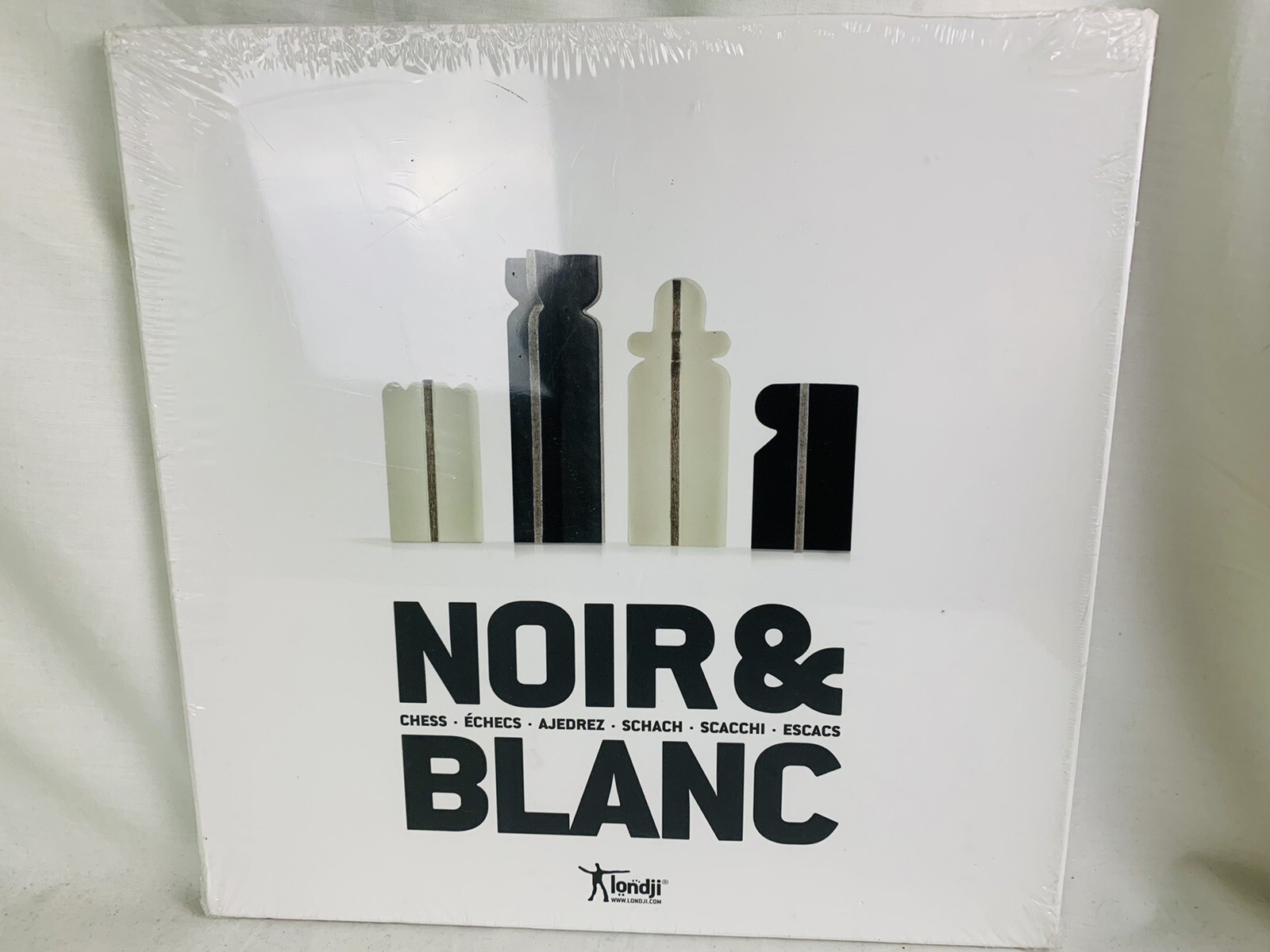 Noir & Blanc Chess set new & sealed Londji Click & Play