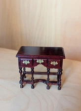 Miniature Concord Museum Loboy in very good condition