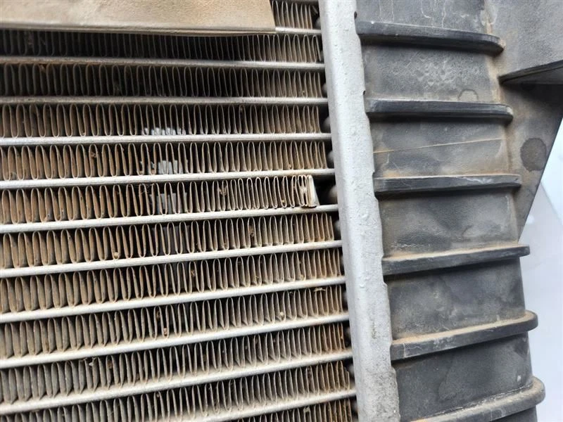 Radiador Mazda B-2300 2001-2010 OEM 1F8315200 Foto 4 de 4