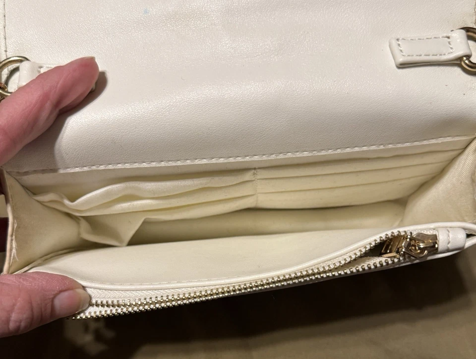 Bolso Bandolera Pequeño Bebe Marfil Bolsillos Dorados Bolsillo con Cremallera Acolchado ¡Lindo! Foto 3 de 4