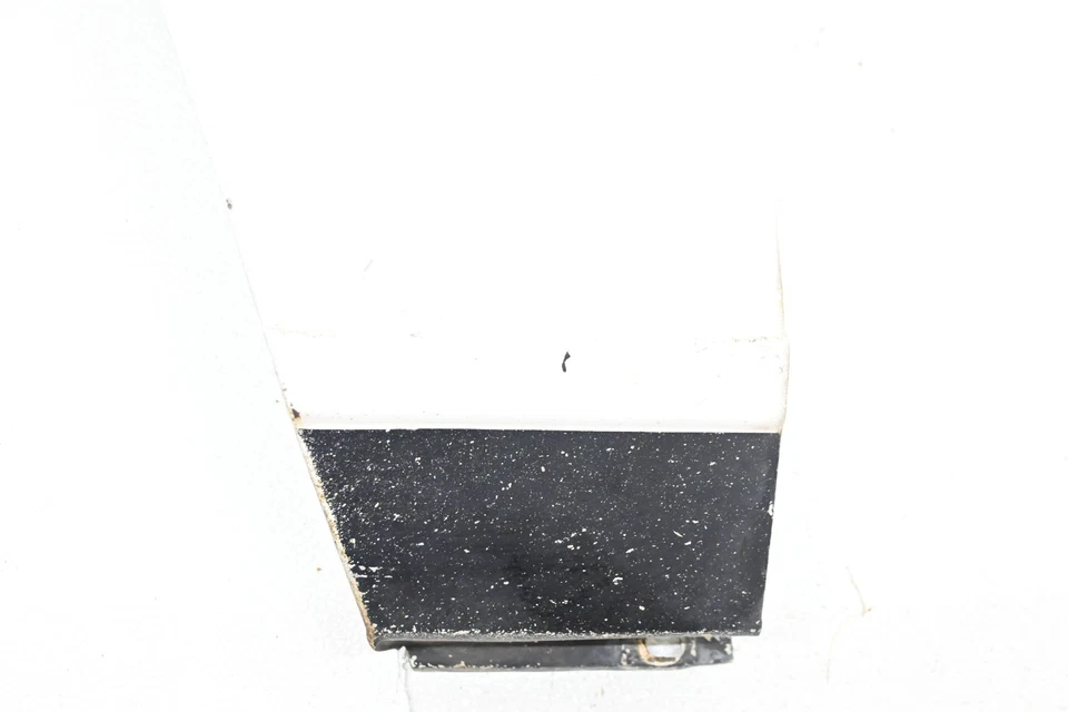 ⭐ 84-88 Bmw E28 5 系列前左驱动器侧挡泥板成型面板白色 Oem — 第 3/4 张图片