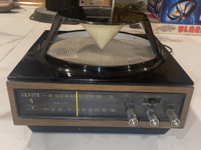 Zenith Model A424W - Mid Century - Circle Of Sound - AM FM Radio 1975 Tested