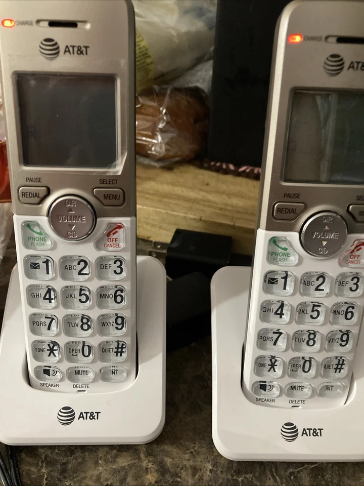 FUNCIONANDO - Juego de teléfono residencial AT&T - Modelo #EL52303 - 3 teléfonos - Contestador automático Foto 3 de 4