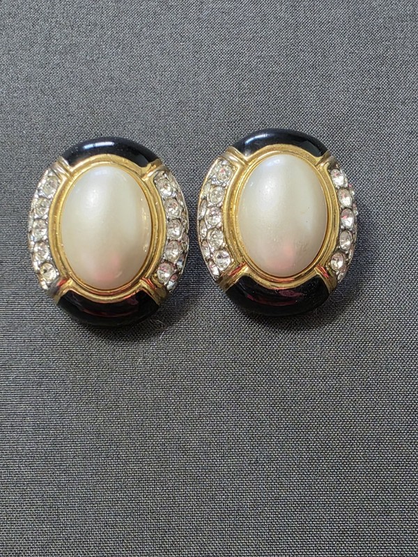 Estate  - Gold Tone - Bold Fashion Designer - Vintage Earrings - Item 552