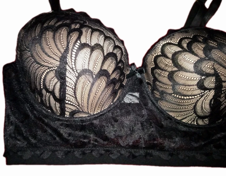 Precioso sujetador europeo con aros para mujer 95D = 42D usado en excelente estado de encaje negro Foto 2 de 4