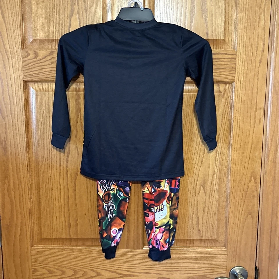 Набор пижам Five Nights at Freddy's. Рубашка 14 дюймов x 13,5 дюйма низ 20 дюймов x 20 дюймов внутренний шов - Изображение 2 из 4