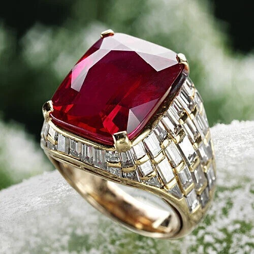 Anillo de diamantes rubí rojo creado en laboratorio corte esmeralda de 4 quilates enchapado en oro rosa de 14 quilates para hombre Foto 3 de 4