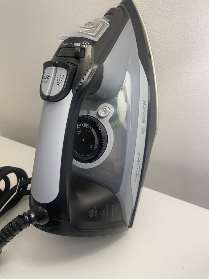 Bosch Steam Iron TDA3022GB Sensixx'x DA30 Steam Iron, 2850 W, Black