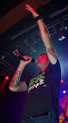 New Found Glory singer Jordan Pundik performs at KXTE Xtreme Radio - Old Photo 3