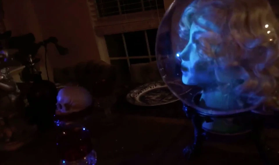 Madam Leota cabeza parlante mansión embrujada utilería personalizada con proyector Disneyland d23 Foto 3 de 4